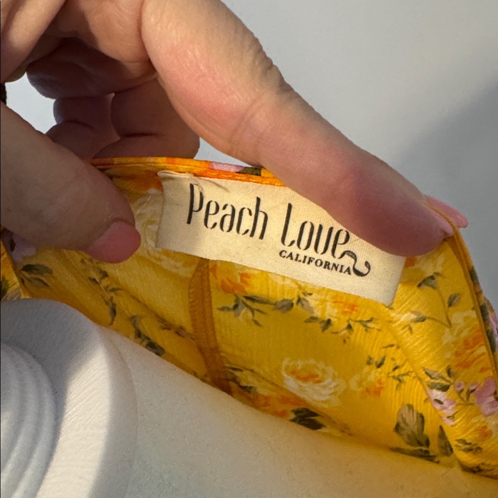 Peach Love California Yellow Floral Cape - Picture 2 of 2